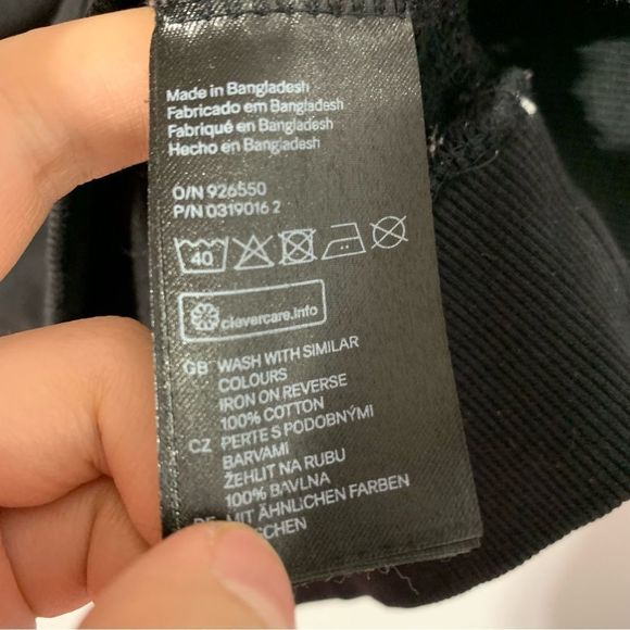 Divided by H&M black “deadly” sweatshirt size XS 100% cotton - Picture 5 of 5